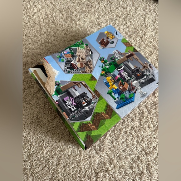 Lego Minecraft The Skeleton Dungeon - Picture 2 of 4